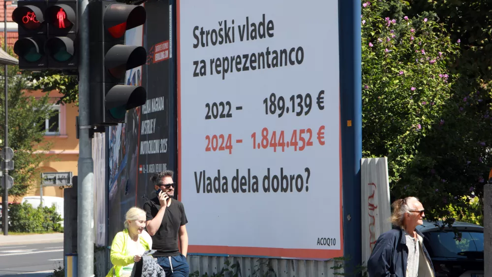 26. 08.2025 - simbolična fotografija- predvolilni plakat, provokacija na delo vlade, agencija ACOQ 10Foto: Tomaž Skale