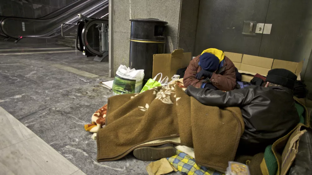 brezdomec prenočil v podhodu Ajdovščina- ljubljanski brezdomci v zimskem času - prenočevanje pri nizkih temperaturah - //FOTO: Jaka AdamičOPOMBA: ZA OBJAVO V PRILOGI – DNEVNIKOV OBJEKTIV - REPORTAŽA