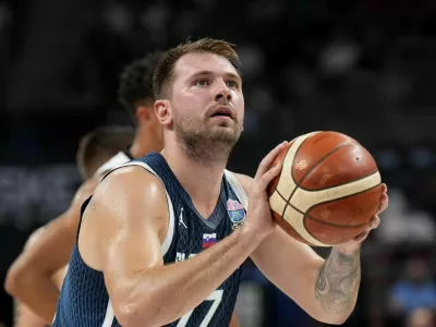 Basketball - FIBA EuroBasket 2025 - Quarter Finals - Germany v Slovenia - Xiaomi Arena, Riga, Latvia - September 10, 2025 Slovenia's Luka Doncic in action REUTERS/Ints Kalnins