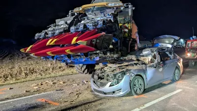 Z avtom v kombajn. Foto: Prostovoljno gasilsko društvo iz Kirchberga ob Rabi