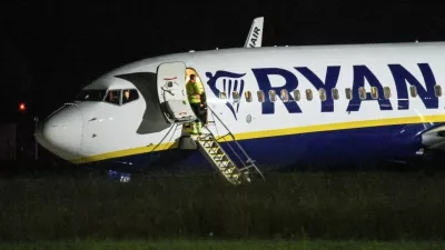 04 June 2025, Bavaria, Memmingen: A Ryanair passenger jet stands on the apron at Memmingen Airport. The plane was traveling from Berlin to Milan when it hit turbulence. Several people were injured and rescue teams were deployed at the airport in Unterallgaeu. Photo: Jason Tschepljakow/dpa
