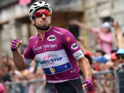 ﻿Italy's Elia Viviani celebrates as he crosses the finish line to win the 13th stage of the Giro d'Italia cycling race, from Ferrara to Nervesa della Battaglia, Italy, Friday, May 18, 2018. (Daniel Dal Zennaro/ANSA via AP)