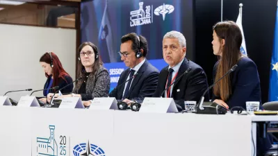 Ljubljana, Gospodarsko razstavisce.Novinarska konferenca vodje slovenske delegacije v Parlamentarni skupscini Nata Janeza Zaklja in predsednika Parlamentarne skupscine Nata Marcosa Perestrella.
