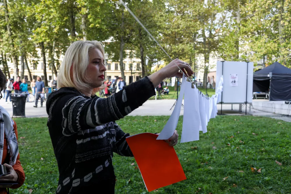 11.10.2025. Urška Klakočar Zupančič. Festival miru. Branje imen ubitih palestinskih otrok. Foto: Bojan Velikonja 