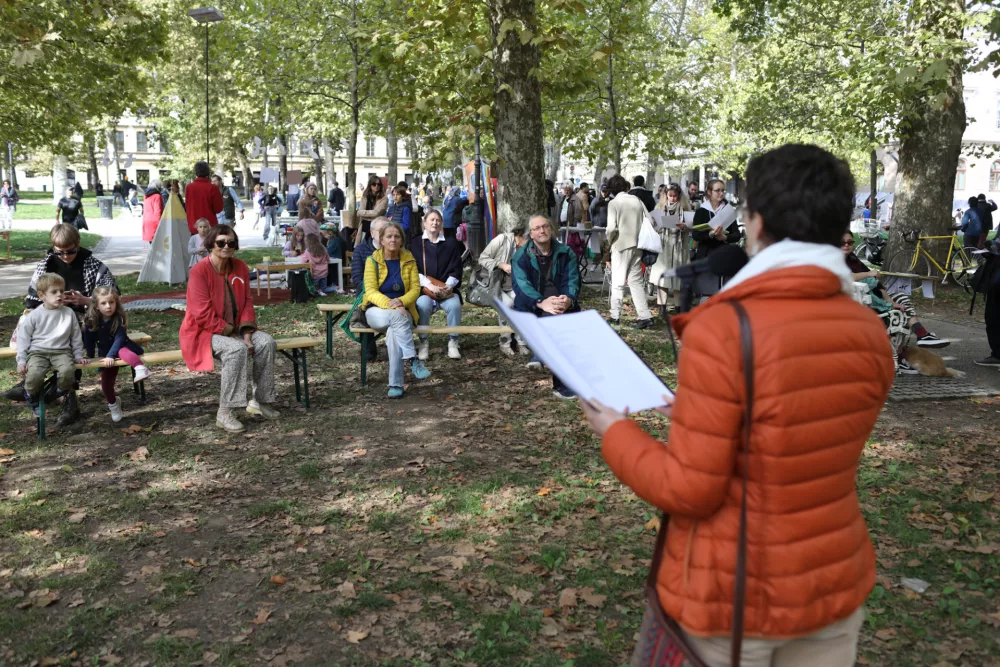 11.10.2025. Festival miru. Branje imen ubitih palestinskih otrok. Foto: Bojan Velikonja 