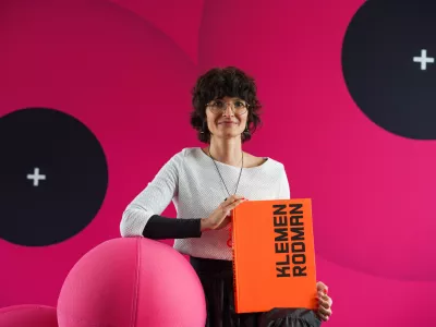 Monografijo sta skupaj zasnovala in oblikovala Klemen Rodman in njegova hči Petra. Izšla je dve leti po njegovi smrti. / Foto: Robi Srebrnič