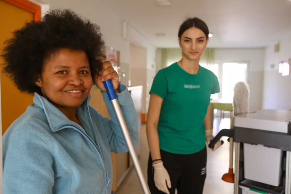 delavci iz tretjih držav - čistilke18.03.2025 - Dom starejših Na Fari - dom upokojencevFoto: Luka Cjuha