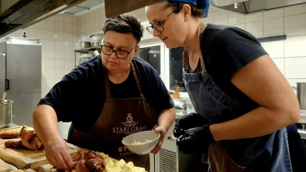 Tematska srednjeveška večerja z najlepšim razgledom v mestu - Stari grad nad Kamnikom. 