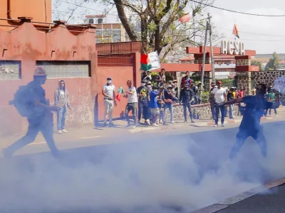 A protester throws back tear gas canister at riot police during a nationwide youth-led protest over frequent power outages and water shortages, in Antananarivo, Madagascar, October 11, 2025. REUTERS/Zo Andrianjafy
