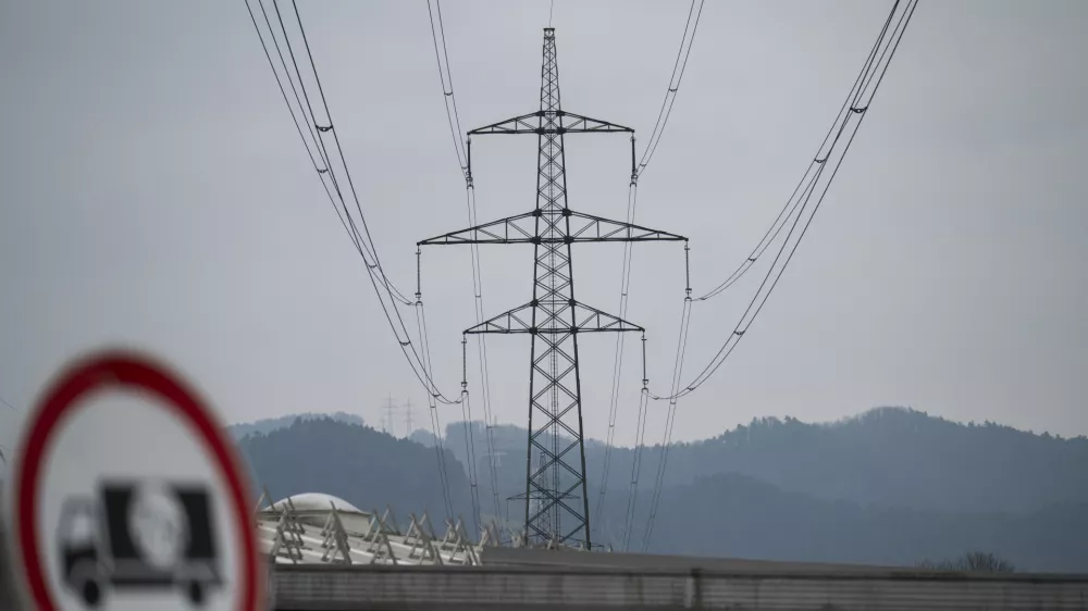 elektrika - simbolična fotografijaelektrično omrežjeomrženinaporaba elektrikedaljnovodelektrična napeljavaVidem11.02.2025 Električno omrežje, okolica BeričevaFOTO: Nik Erik Neubauer