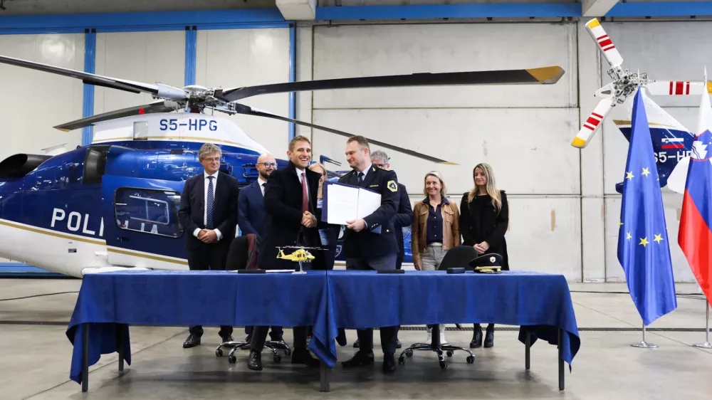 13.10.2025.Podpis pogodbe za nakup 2 helikopterjev Leonardi. za namen reševanja. Foto Bojan Velikonja 