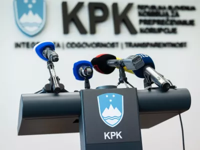 Ljubljana, prostori KPK.Izjava za medije namestnice predsednika Komisije za preprecevanje korupcije (KPK) Tine Divjak v zvezi z zahtevkom za revizijo javnega narocila za nakup helikopterjev.