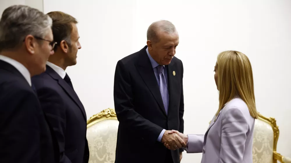 From the left, British Prime Minister Keir Starmer, French President Emmanuel Macron, Turkish President Recep Tayyip Erdogan and Italian's Prime Minister Giorgia Meloni attend a meeting at the Gaza International Peace Summit, in Sharm el-Sheikh, Egypt, Monday, Oct.13 2025. (Yoan Valat, Pool photo via AP)