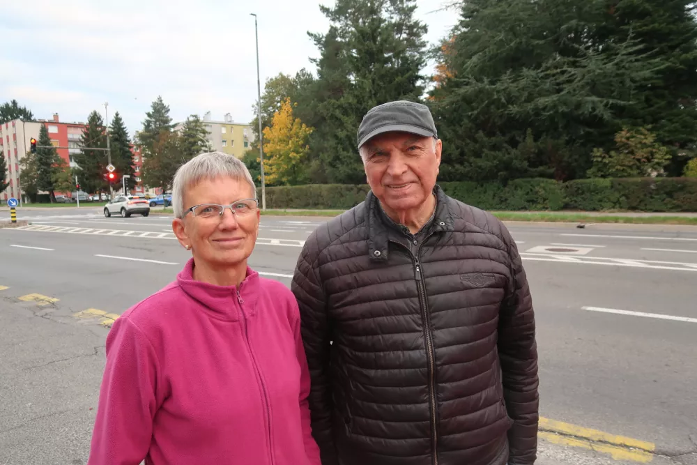 Minka Žiberna in marljivi gospod Vaso, uporabnik Ozarinega dnevnega centra za ljudi s težavami v duševnem zdravju. Foto: Tatjana Pihlar / Foto: Tatjana Pihlar 