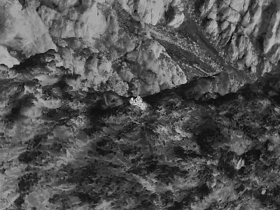 Kranjskogorski gorski reševalci so s Špika reševali pohodnici, ki ju je med sestopom ujela tema. Pomagali so si z dronom. 