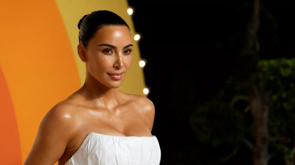FILE PHOTO: Kim Kardashian arrives at the Vanity Fair Oscars party after the 97th Academy Awards, in Beverly Hills, California, U.S., March 2, 2025. REUTERS/Danny Moloshok/File Photo