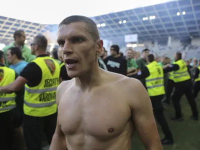 ﻿kapetan NK Olimpija Darijan Matić- 21.05.2016 - nogomet Olimpija: Krka, Prva liga - zadnji krog - tekma zadnjega kroga slovenske lige - NK Olimpija je uradno postala državni prvak ///FOTO: Luka Cjuha.