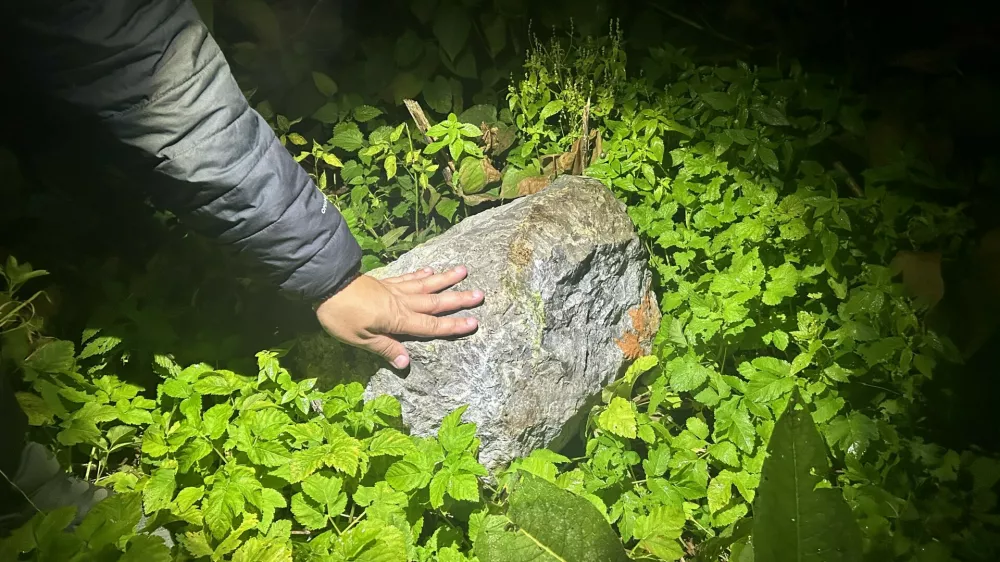 Porast vandalizma: Na tire nastavljajo kamenje, vozičke, prometne znake &hellip;