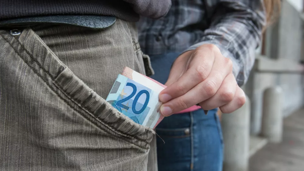 ﻿- 28.07.2015 - Žeparji v Ljubljani - Kraje - Denar - Turisti -//FOTO: Maja Marko