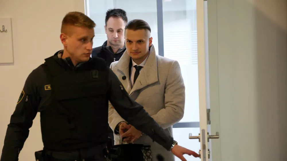 obtoženi Blaž Kadivec28.12.2022 - sojenje primer Kavaški klan - nadaljevanje predobravnavnih narokov domnevnim članom slovenskega dela Kavaškega klana, ta izvira iz Črne gore – tožilstvo očita, da naj bi vsaj od decembra 2018 do maja 2021 na območju več držav v okviru hierarhično organizirane kriminalne združbe na veliko trgovali z drogo. Foto: Tomaž Skale