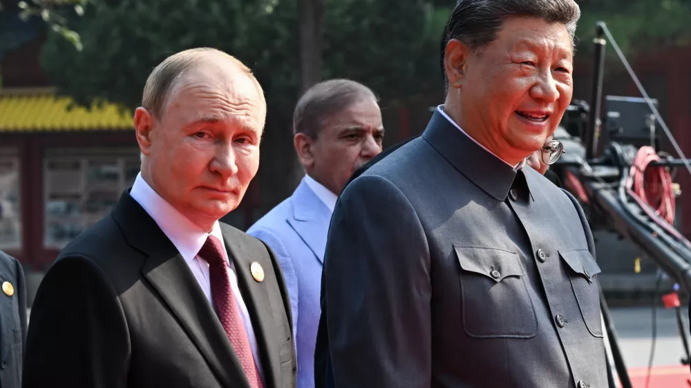 03 September 2025, China, Beijing: Russian President Vladimir Putin (L) and Chinese President Xi Jinping arrive for China's Victory Day military parade marking the 80th anniversary of victory over the militarist Japan and the end of World War II. Photo: Sergei Bobylev/TASS via ZUMA Press/dpa