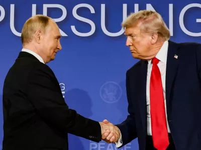 FILE PHOTO: U.S. President Donald Trump and Russian President Vladimir Putin shake hands during a press conference following their meeting to negotiate an end to the war in Ukraine, at Joint Base Elmendorf-Richardson, in Anchorage, Alaska, U.S., August 15, 2025. REUTERS/Kevin Lamarque/File Photo