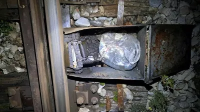 Namerna poškodba železniške infrastrukture - neznanec je prežagal zatič na kretniški ključavnici