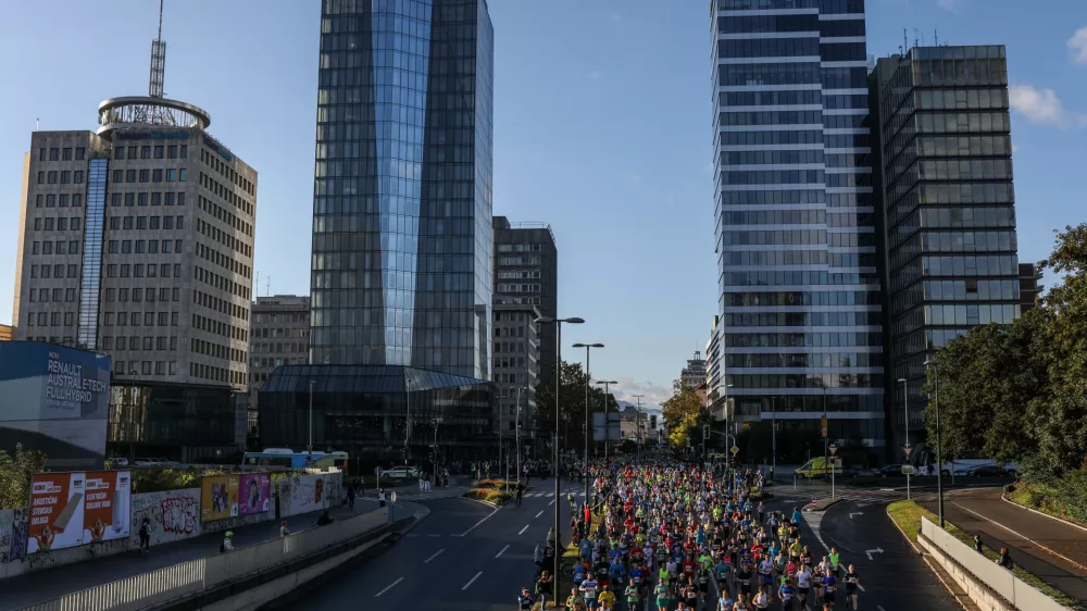 - maraton 42 km -- polmaraton 21 km -- NEVIDNA LJUBLJANA- 22. 10.2023 - 27. Ljubljanski maraton 2023 - največji tekaški dogodek v Sloveniji - //FOTO: Bojan Velikonja