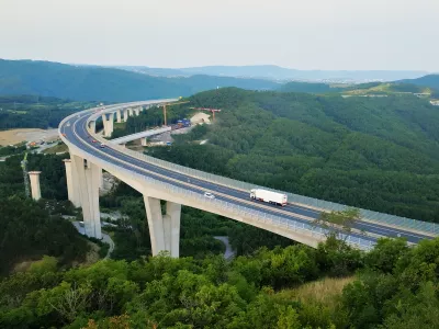 Primorska avtocesta bo tudi danes po napovedih bolj obremenjena.
