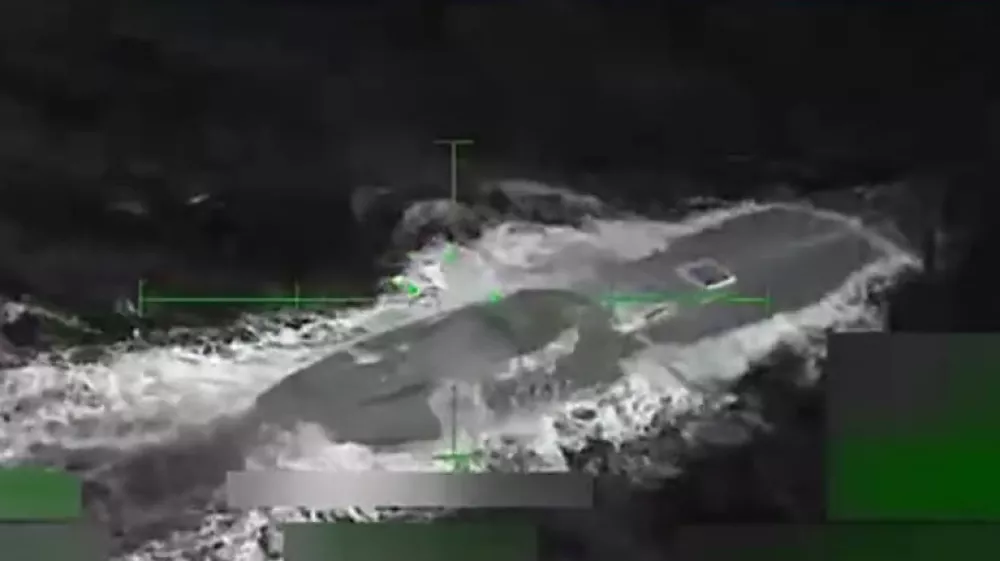 Napad so izvedli z letalom, po udarcu pa so opazili preživele. / Foto: zajem zaslona