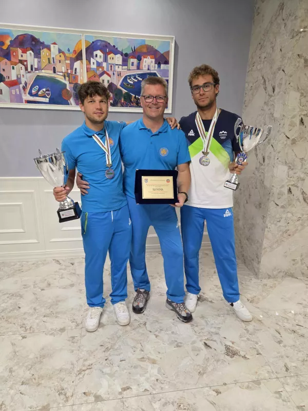  F Arhiv reprezentance