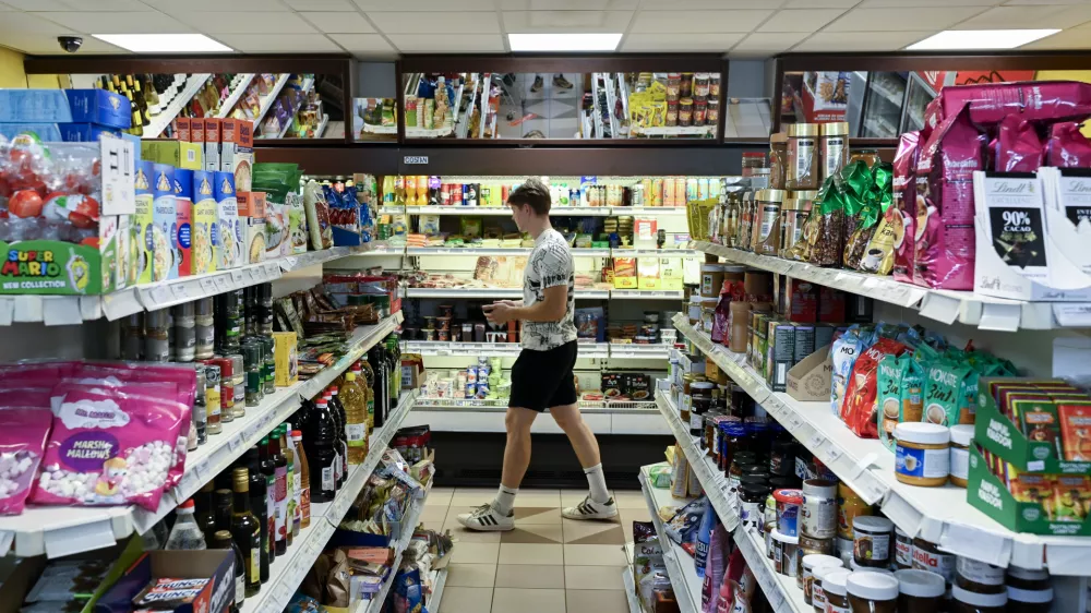Trgovina Cekarnakupovanježivilahranatrgovinetrgovcikošarica25.06.2025 - Nakupovanje ob nedeljah in praznikih, odprte trgovine. FOTO: Nik Erik Neubauer / Foto: Nik Erik Neubauer