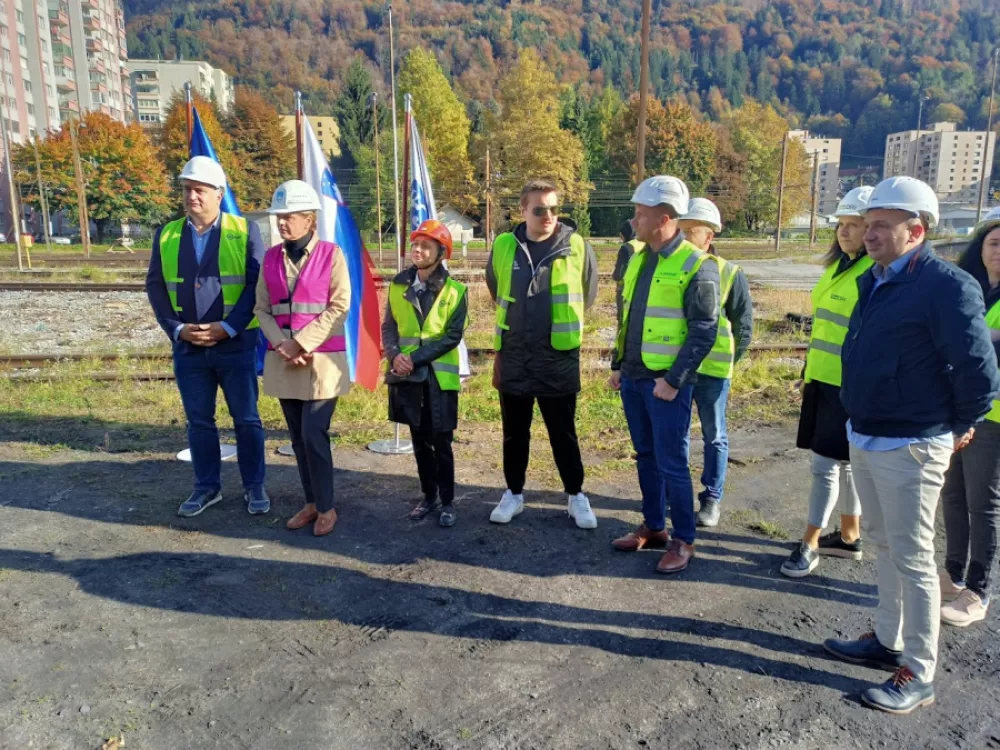 Na Jesenicah začeli odstranjevati tire