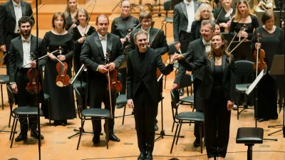 Simfonija simfonijOrkester Slovenske filharmonijeDirigentka: Lucie LeguaySolist: Alexandre Tharaud, klavir