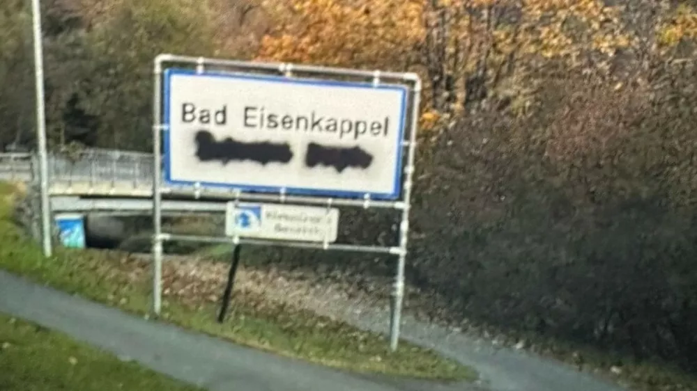 Vandalizem dvojezične table Avstrija