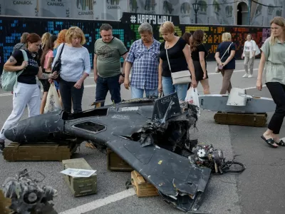 FILE PHOTO: People look at a destroyed Russian combat drone as they visit an exhibition dedicated to Chasiv Yar defence by servicemen of 24th Mechanized brigade named after King Danylo of the Ukrainian Armed Forces, amid Russia's attack on Ukraine, in central Kyiv, Ukraine August 8, 2025. REUTERS/Gleb Garanich/File Photo