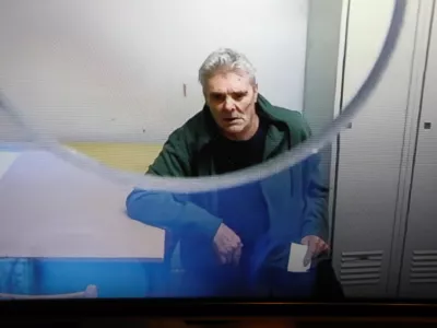 65-letnik priznal krivdo: mama našla posnetek zlorabe sedemletnice