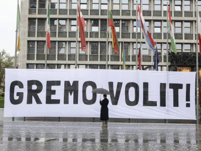 - 15.04.2022 – Parlamentarne volitve 2022 - Veliko javno predvolilno soočenje političnih strank z ljudstvom IZ OČI V OČI v organizaciji Iniciative Glas ljudstva - Trg republike v Ljubljani  //FOTO: Luka Cjuha