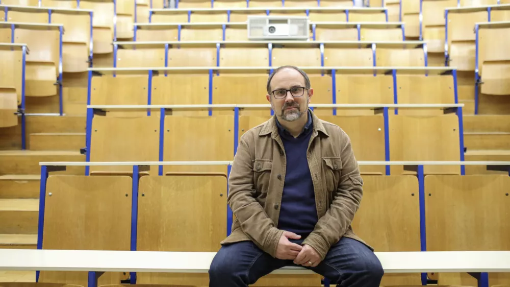 - 14.10.2022 - dr. Roman Kuhar, sociolog - profesor sociologije na Filozofski fakulteti Univerze v Ljubljani. //FOTO: Jaka Gasar