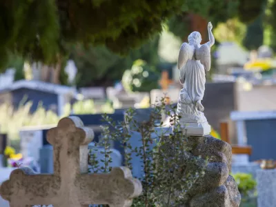 Tudi odnos do grobov nam pokaže del našega odnosa do umrlih. / Foto: Istock