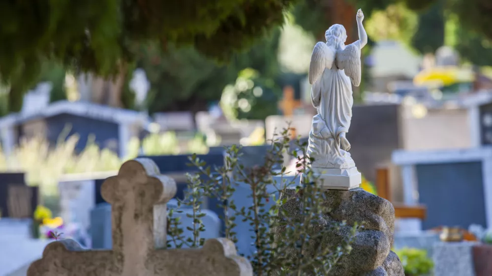 Tudi odnos do grobov nam pokaže del našega odnosa do umrlih. / Foto: Istock