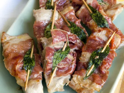 Veal saltimbocca. Traditional dish with prosciutto and sage. / Foto: Robynmac