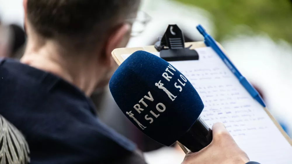 May 11, 2024, MalmĂ, SkĂĄNe, Sweden: Microphone of RTV Slovenija (Radio-Television of Slovenia) ahead of the Eurovision Song Contest Grand Final, near MalmĂ¶ Arena in MalmĂ,Image: 952001978, License: Rights-managed, Restrictions:, Model Release: no / Foto: Kristian Tuxen Ladegaard Berg