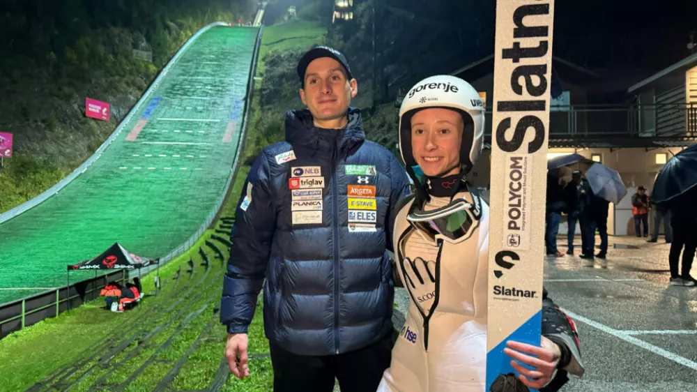Nova državna prvaka v smučarskih skokih, Domen in Nika Prevc. 