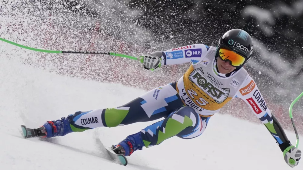 Slovenia's Ilka Stuhec speeds down the course of an alpine ski, women's World Cup super G race, in La Thuile, Italy, Thursday, March 13, 2025. (AP Photo/Piermarco Tacca)