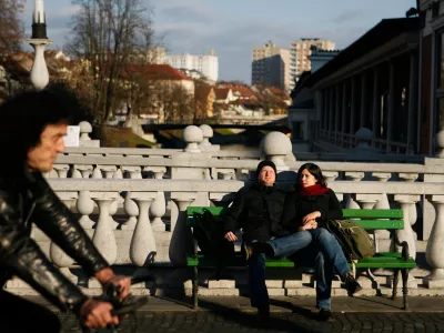 - ilustrativna fotografija - Tromostovje - klop//FOTO: Bojan Velikonja