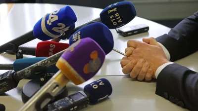 ﻿- simbolična fotografija -- izjava za medije- mikrofoni - mediji - novinarstvo - medijske hiše - RTV - POP TV - 24UR - A Kanal - SVET -   //FOTO: Tomaž Skale / Foto: Tomaž Skale