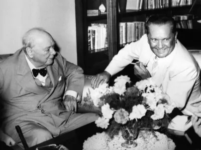 Winston Churchill (levo) naj bi bil po zares bizarni teoriji zarote oče Josipa Broza Tita. F Getty Images / Foto: Keystone-france