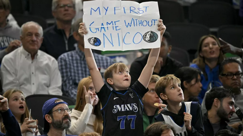 Deček z napisom: »Moja prva tekma brez Nica«. / Foto: Profimedia