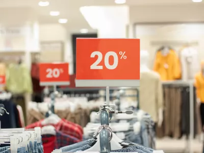 selective focus to red discount board with 20% writing. for discount templates for women's and men's clothing at the mall. soft focus / Foto: Muhammad Gunawansyah